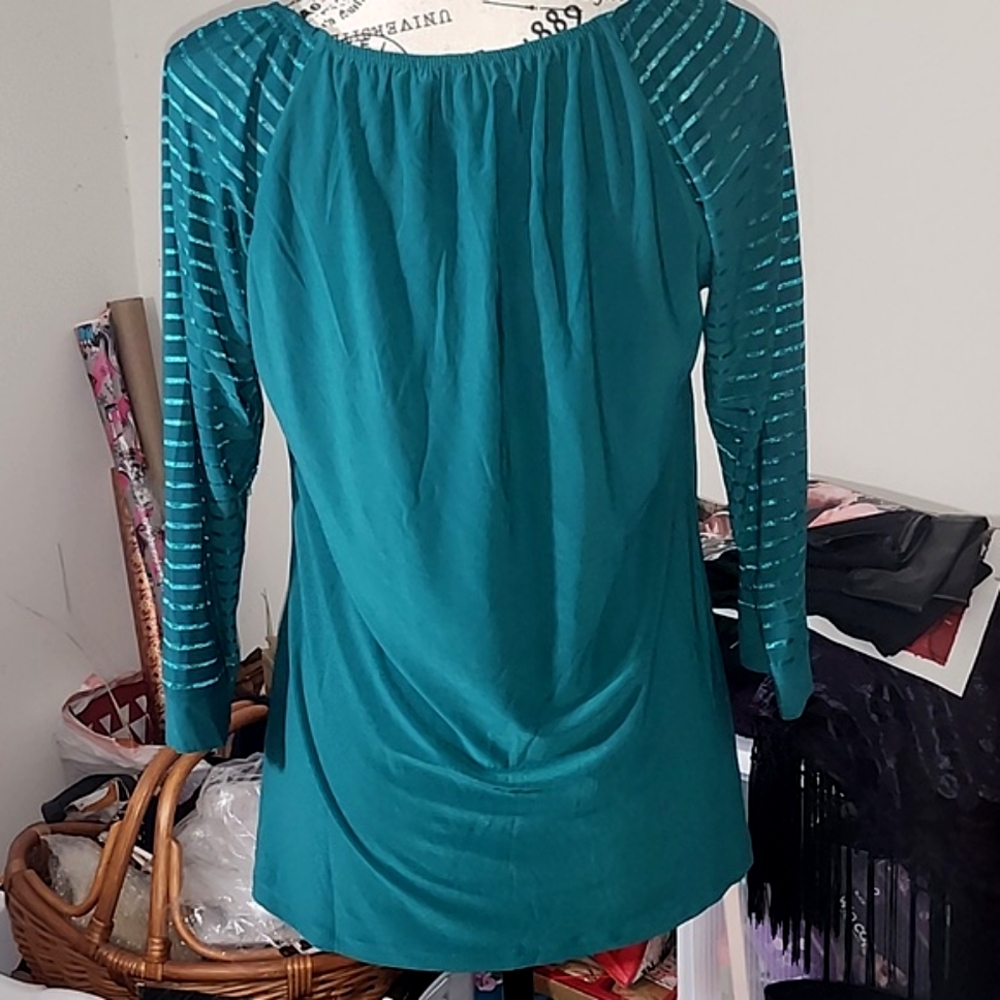 Atelier 29 green 3/4 sleeve top - Picture 2 of 5